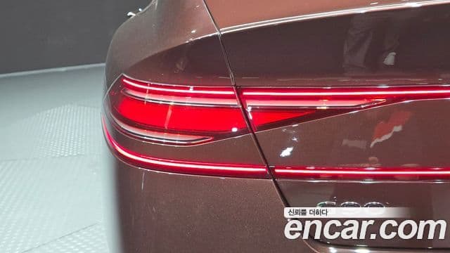 Genesis G90 2022 — Photo 19/36