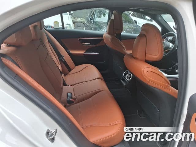 Mercedes-Benz C-Class 2025 — Şəkil 8/18