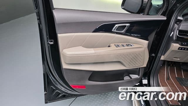 Kia Carnival 2025 — Photo 10/39