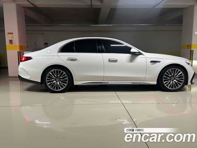 Mercedes-Benz E-Class 2025 — фото 9 из 17