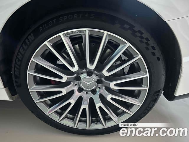 Mercedes-Benz E-Class 2025 — фото 13 из 17