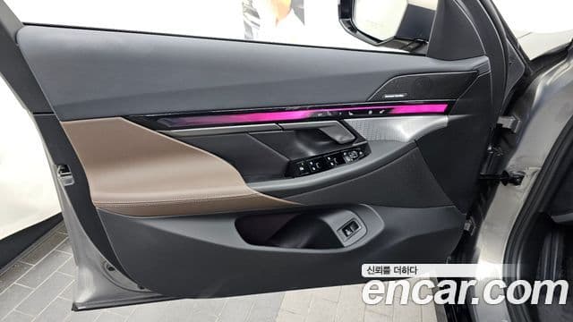 BMW 5 Series 2025 — Photo 19/36