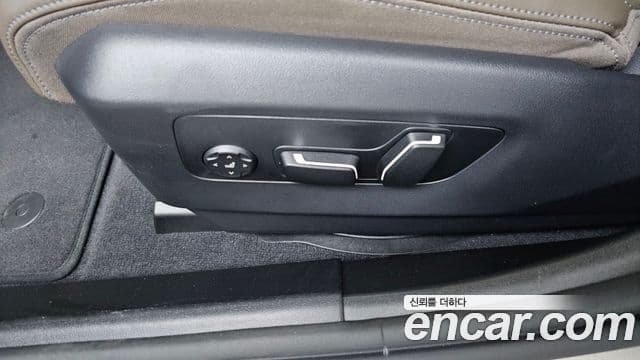 BMW 5 Series 2025 — Photo 28/36