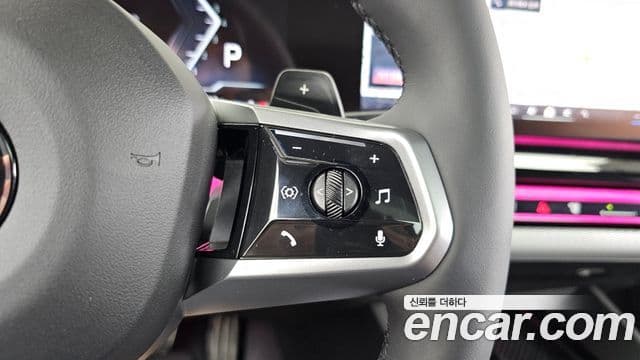 BMW 5 Series 2025 — Photo 16/36