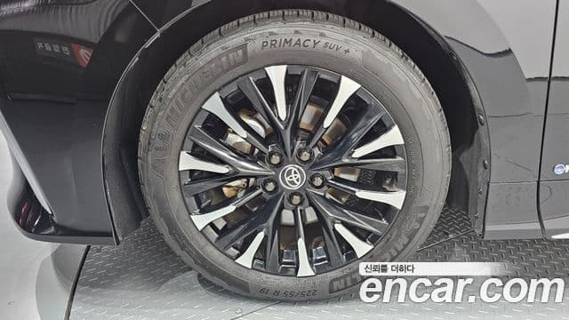 Toyota Alphard 2024 — Photo 1/40