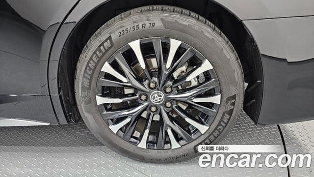 Toyota Alphard 2024 — Photo 27/40