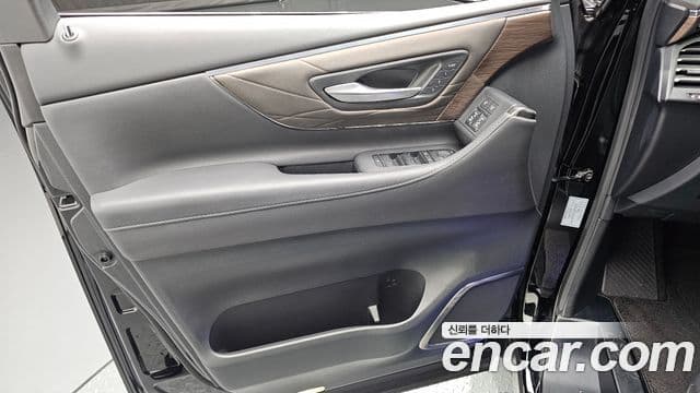 Toyota Alphard 2024 — Photo 37/40
