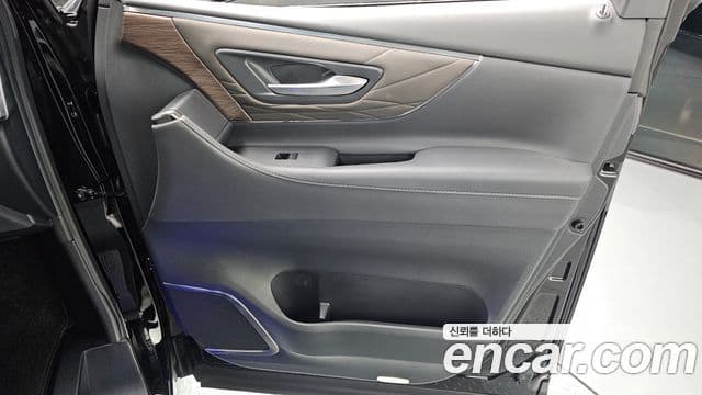 Toyota Alphard 2024 — Photo 11/40