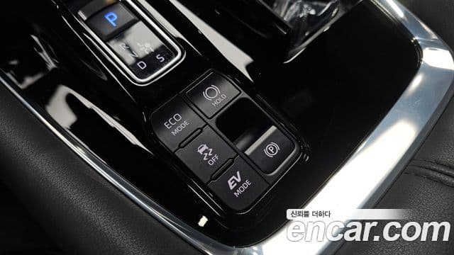 Toyota Alphard 2024 — Photo 36/40