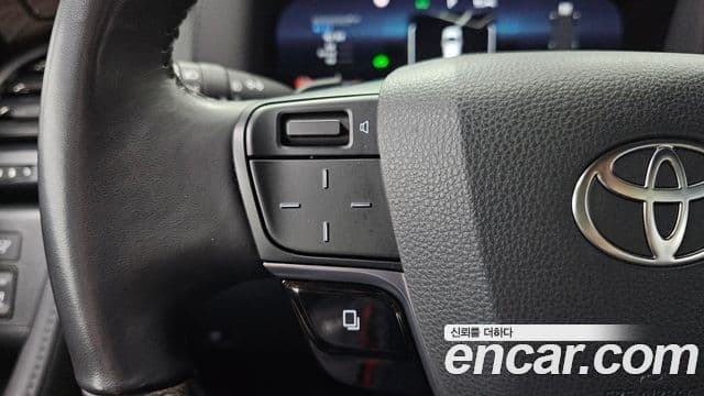Toyota Alphard 2024 — Photo 26/40