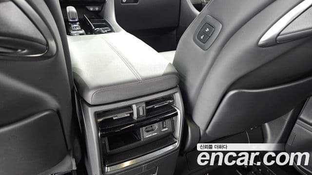 Toyota Alphard 2024 — Photo 25/40