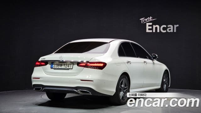 Mercedes-Benz E-Class 2023 — Фото 1/20
