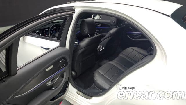 Mercedes-Benz E-Class 2023 — Фото 11/20