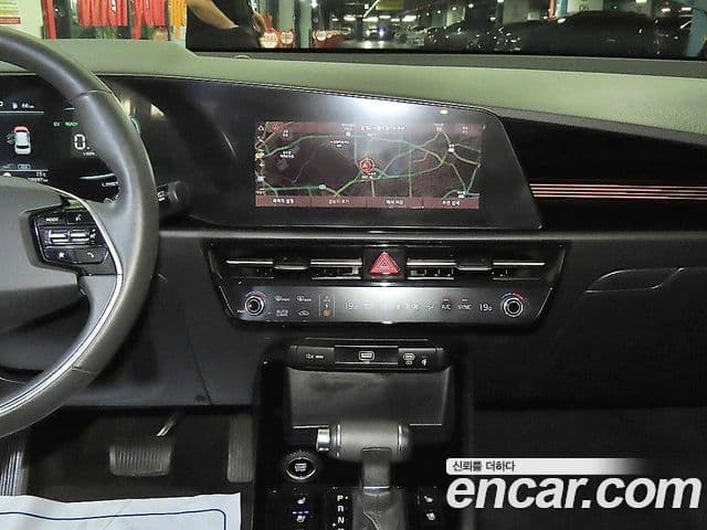 Kia Niro 2022 — ფოტო 10/20