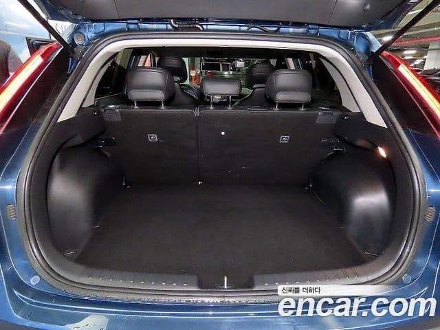 Kia Niro 2022 — ფოტო 17/20