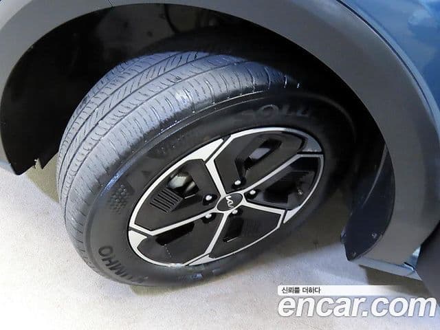 Kia Niro 2022 — ფოტო 19/20
