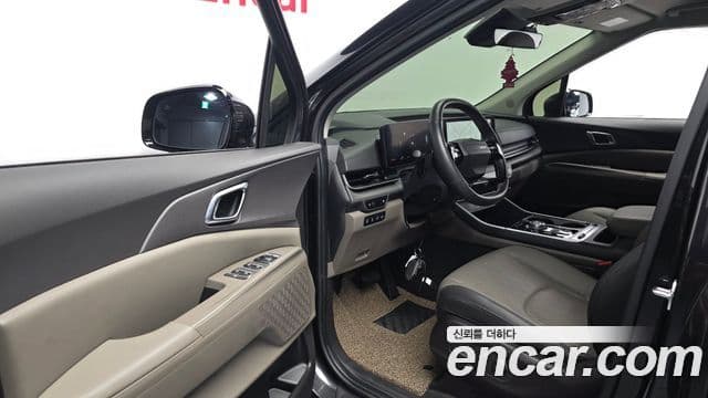Kia Carnival 2025 — фото 10 из 20
