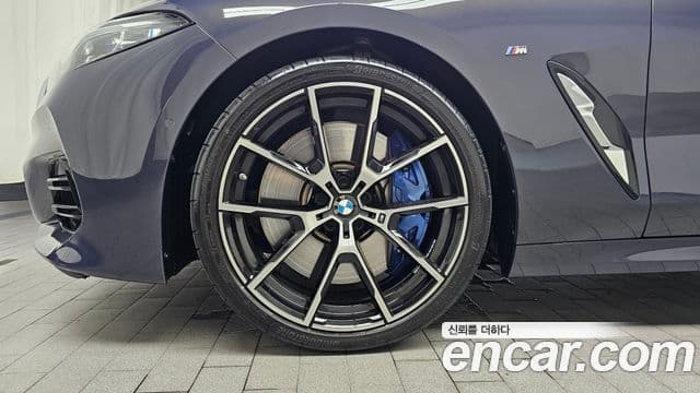 BMW 8 Series 2024 — Photo 4/32