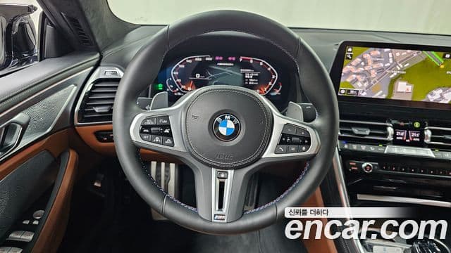 BMW 8 Series 2024 — Photo 27/32