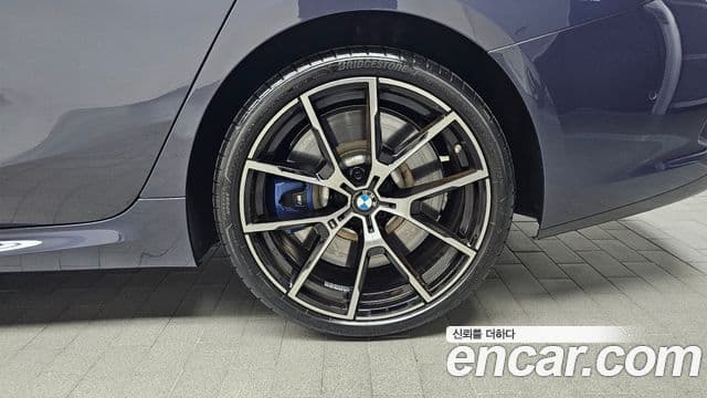 BMW 8 Series 2024 — Photo 14/32