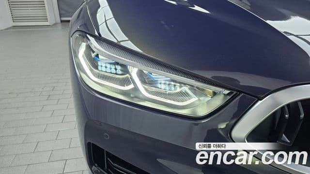 BMW 8 Series 2024 — Photo 17/32