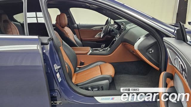 BMW 8 Series 2024 — Photo 25/32