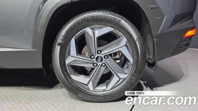Hyundai Tucson Hybrid 2023 — Photo 8/33