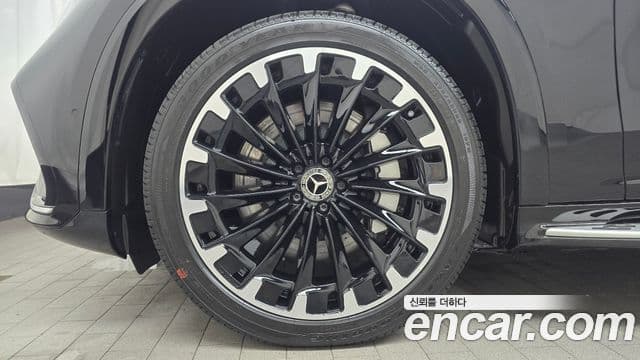 Mercedes-Benz EQS SUV 2024 — Photo 8/20