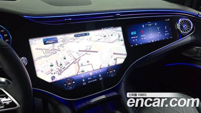 Mercedes-Benz EQS SUV 2024 — Photo 15/20