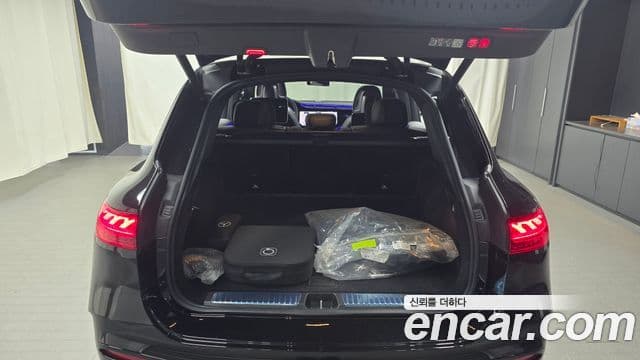 Mercedes-Benz EQS SUV 2024 — Photo 6/20