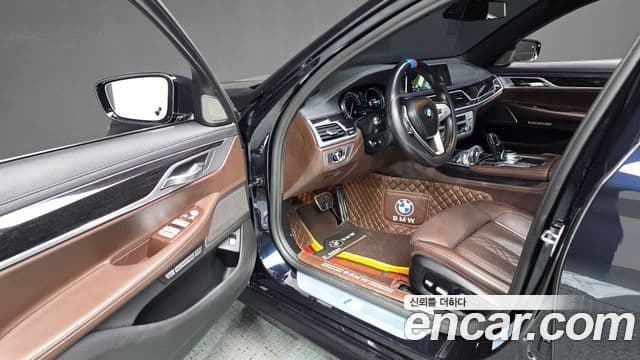 BMW 7 Series 2018 — Фото 10/20