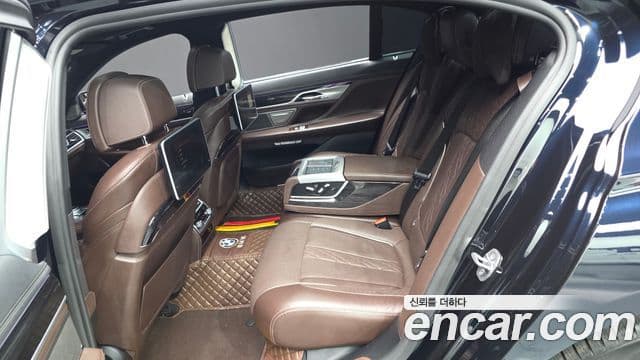 BMW 7 Series 2018 — Фото 12/20