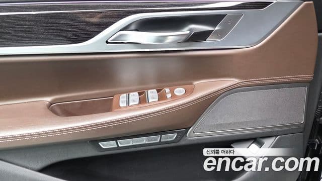 BMW 7 Series 2018 — Фото 18/20