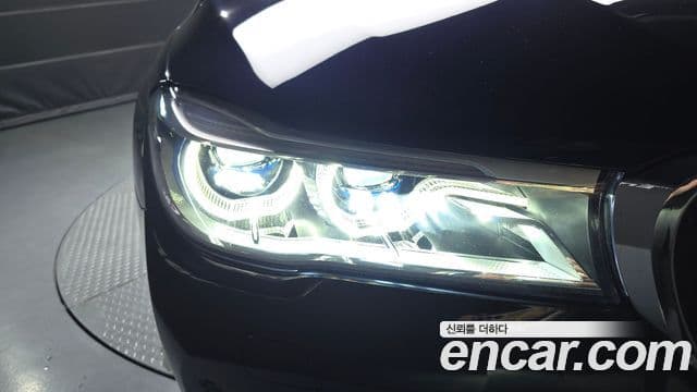 BMW 7 Series 2018 — ფოტო 22/35