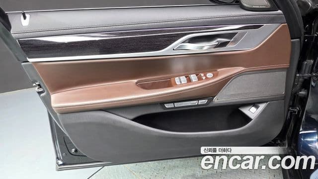 BMW 7 Series 2018 — ფოტო 16/35
