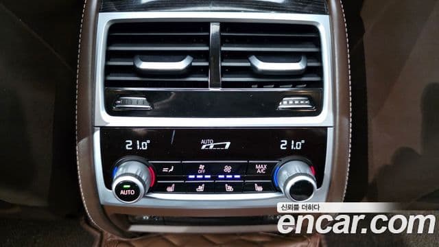 BMW 7 Series 2018 — ფოტო 32/35
