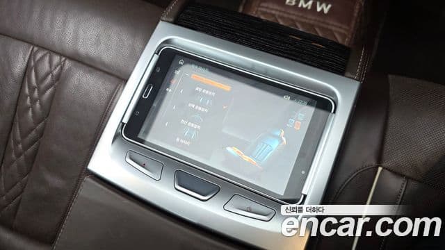BMW 7 Series 2018 — ფოტო 23/35