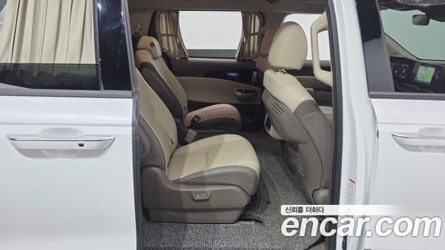 Kia Carnival 2023 — ფოტო 11/20