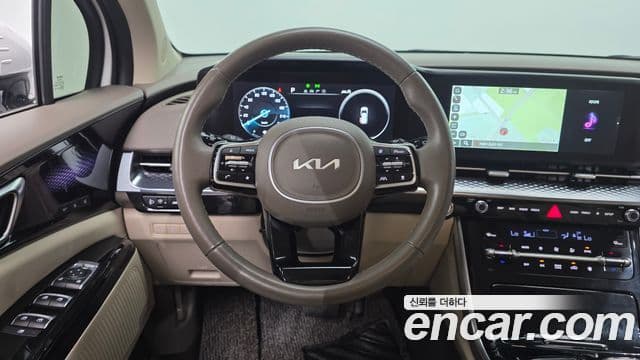 Kia Carnival 2023 — ფოტო 13/20