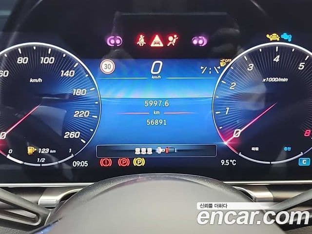 Mercedes-Benz S-Class 2023 — Photo 9/19