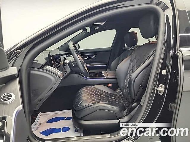 Mercedes-Benz S-Class 2023 — Photo 8/19