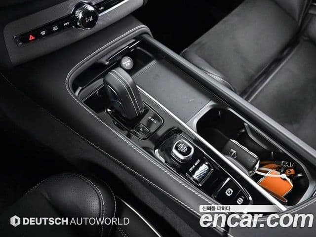 Volvo XC90 2020 — Şəkil 17/20
