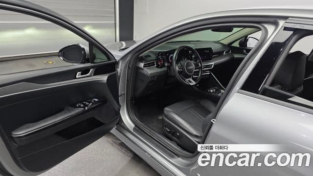 Kia K5 2023 — Şəkil 10/20