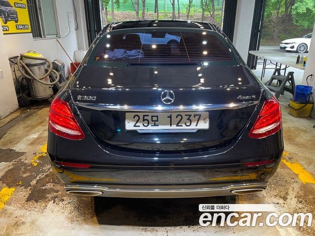 Mercedes-Benz E-Class 2018 — ფოტო 2/20