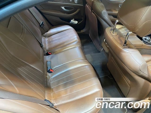 Mercedes-Benz E-Class 2018 — ფოტო 7/20