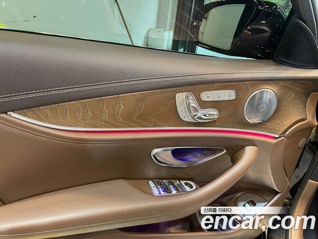 Mercedes-Benz E-Class 2018 — ფოტო 11/20