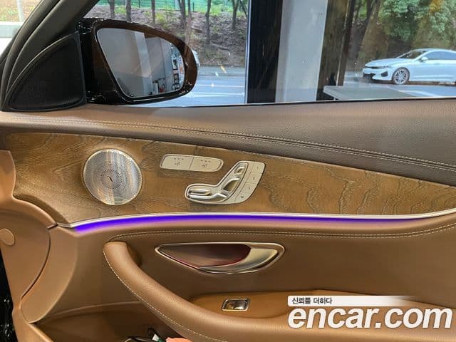 Mercedes-Benz E-Class 2018 — ფოტო 13/20