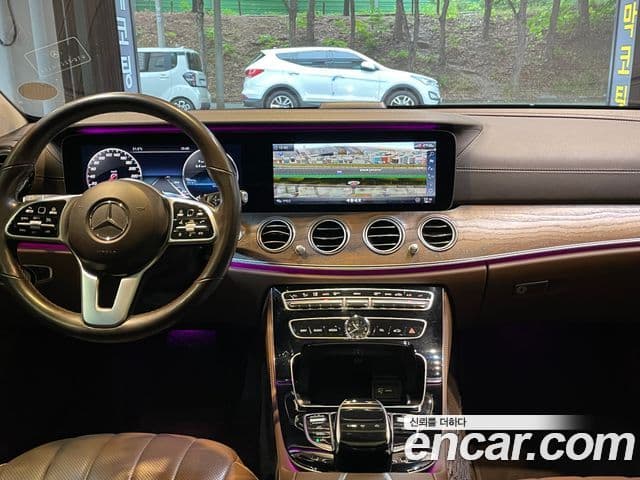 Mercedes-Benz E-Class 2018 — ფოტო 15/20