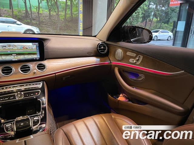 Mercedes-Benz E-Class 2018 — ფოტო 16/20