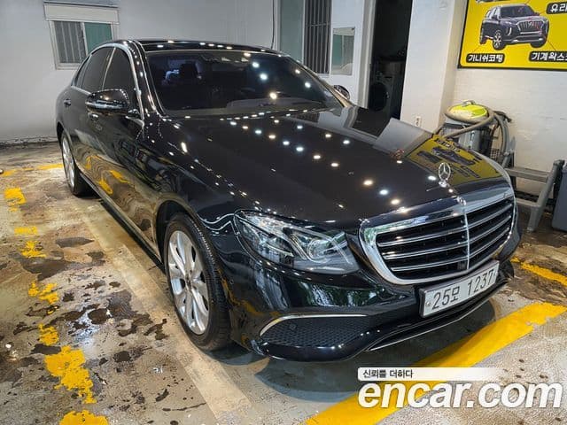 Mercedes-Benz E-Class 2018 — ფოტო 19/20